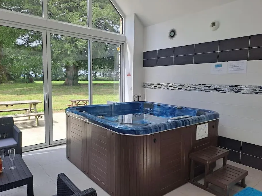 Gite Detente Domaine De Helles -Spa Privatif Et Sauna Poullaouen 0*,