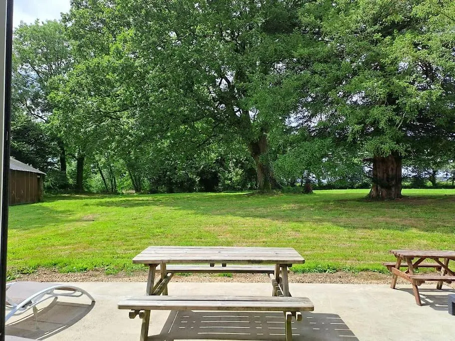 Gite Detente Domaine De Helles -Spa Privatif Et Sauna Poullaouen